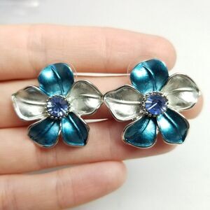 Vintage Teal Blue and Silver Tone Rhinestone Flower Stud Earrings Floral Estate